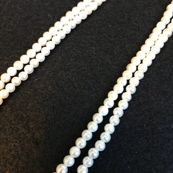 2 strands of faux pearls - Picture 3 of 7